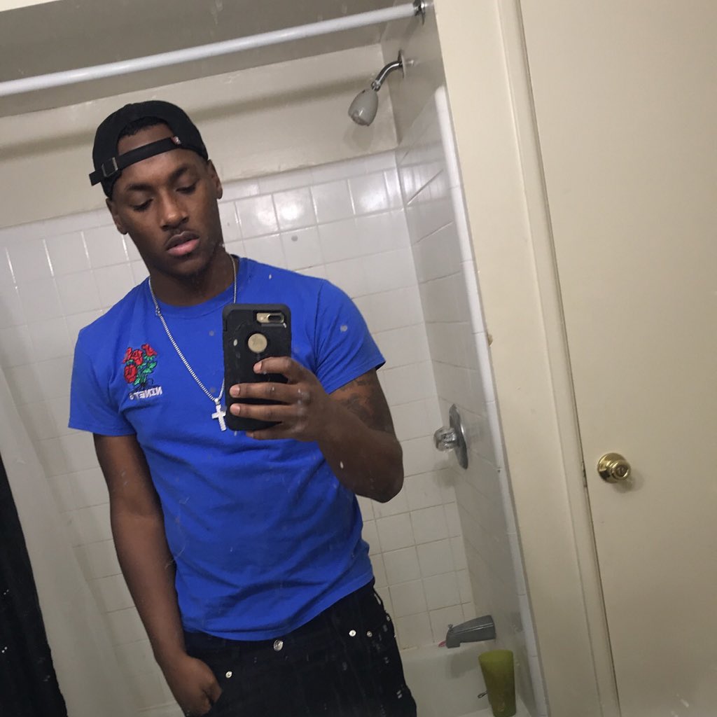 dnell_'s tweet photo. #NewProfilePic https://t.co/EQL1r4pjxp