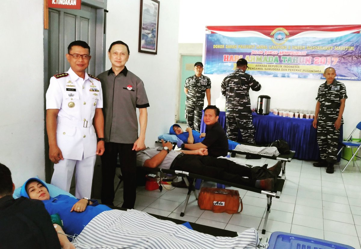 Dalam acara menyambut Hari Armada RI tanggal 5 Desember 2017, DanLanal Lampung Kol. Laut (P) Kelik Haryadi, S.H., M.Si, memimpin langsung aksi Donor Darah bertempat di Mako Satma Lanal Lampung Jl. Yos Sudarso KM. 10 Panjang, Bandar Lampung, (Rabu) 29 Nov 17.