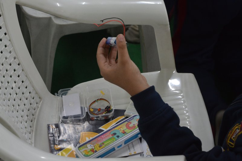 FIZ_Robotics's tweet photo. "We're fascinated with robots because they are reflections of ourselves" : Ken Goldberg :)
FIZ Robotic Solutions have initiated FIRE (FRS Innovation & Research Education Programme) lab in Jagran Public School Noida. Students are enjoying boot camp.
#Robotics_Day1
#FIRE_LAB https://t.co/WfFVQIc67g