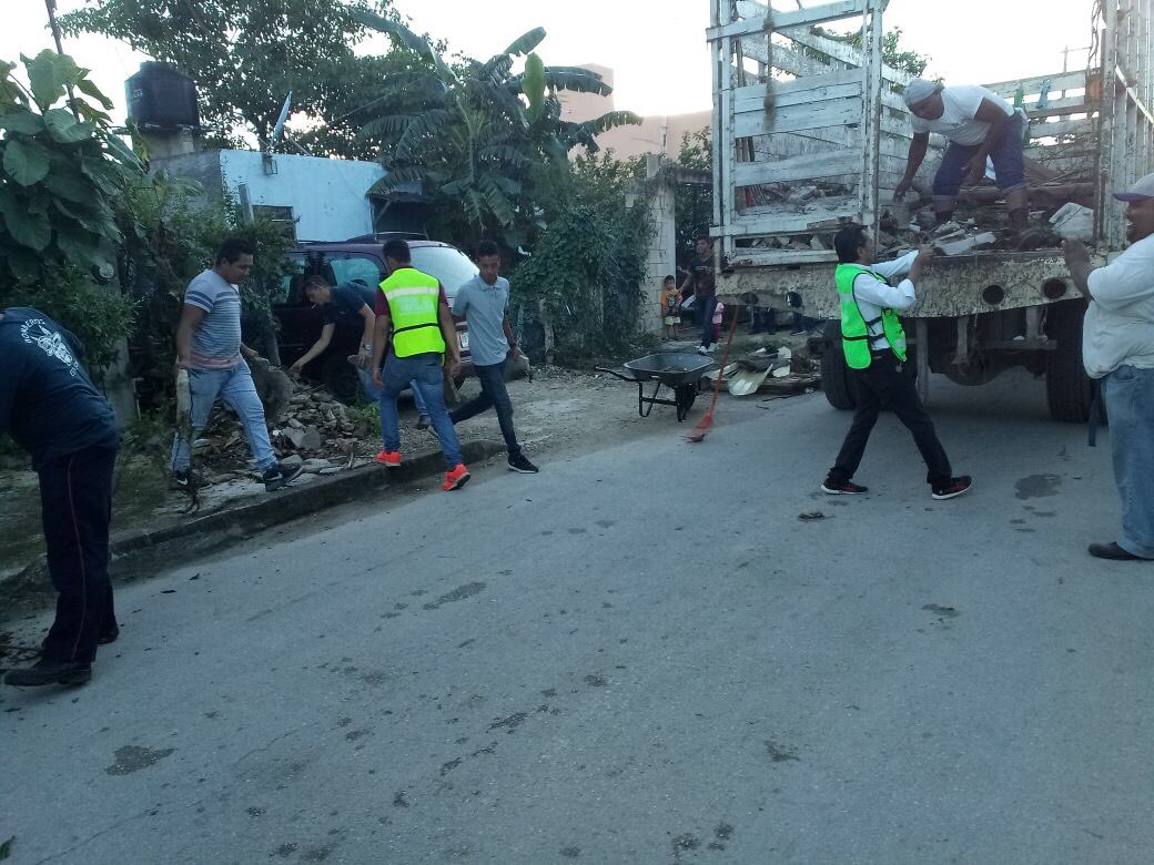 DemandasEmBJ's tweet photo. #BrigadasVerdes trabajando juntos en el programa de Prevención al Delito Región 238 #NoPararemos @rembertoestrada @RogerEspinosaR @AFonsecaL @ANTONY2302 https://t.co/2tadFg42eU