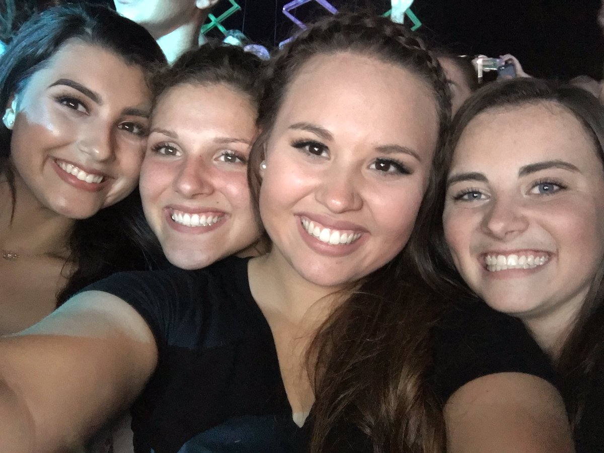 karabear_19's tweet photo. I think it's pretty obvious why I joined ZTA... these beautiful faces ya see right here!!!!!! 💞👑#whyijoinedwednesday #BUPPC https://t.co/JtamP6S8Oh
