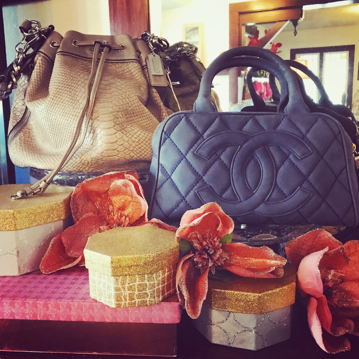 GenesisShop321's tweet photo. New arrivals at Genesis Boutique just in time for Christmas. 😍 Coach Python bag and Chanel suede mini Boston bag 

Come check them out at our
🎀 Ribbon Cutting Party 🎀
this Friday from 7-10 pm

Champagne 🥂 hor d'oeuvres from Petty's 🥐🧀live violinist Char Good 🎻and gifts 🎁 https://t.co/uAAGuBLwhP