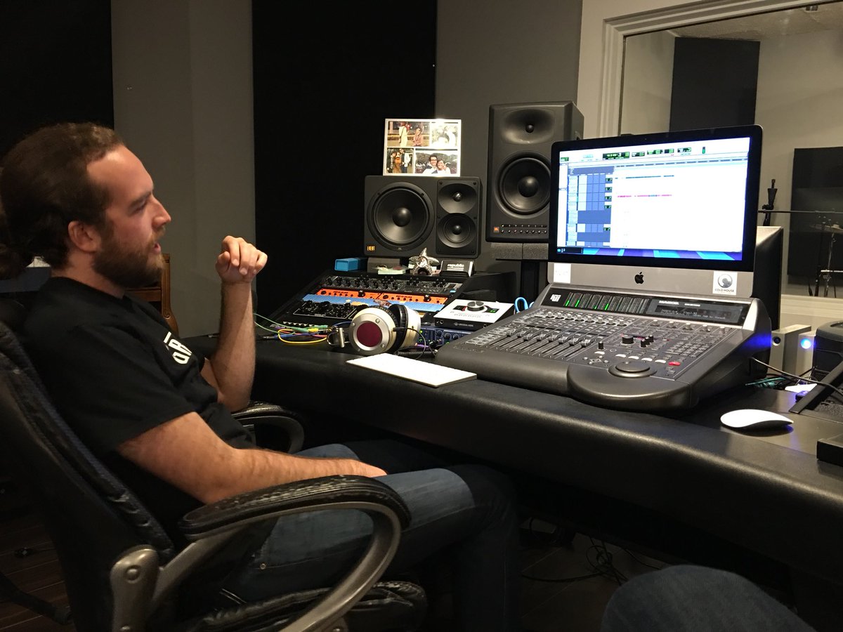 DeeKeiMixes's tweet photo. Intern, Ben, hard at work. Starting next year, you will be able to book him at @coldhousestudio https://t.co/rVlymZdtQq