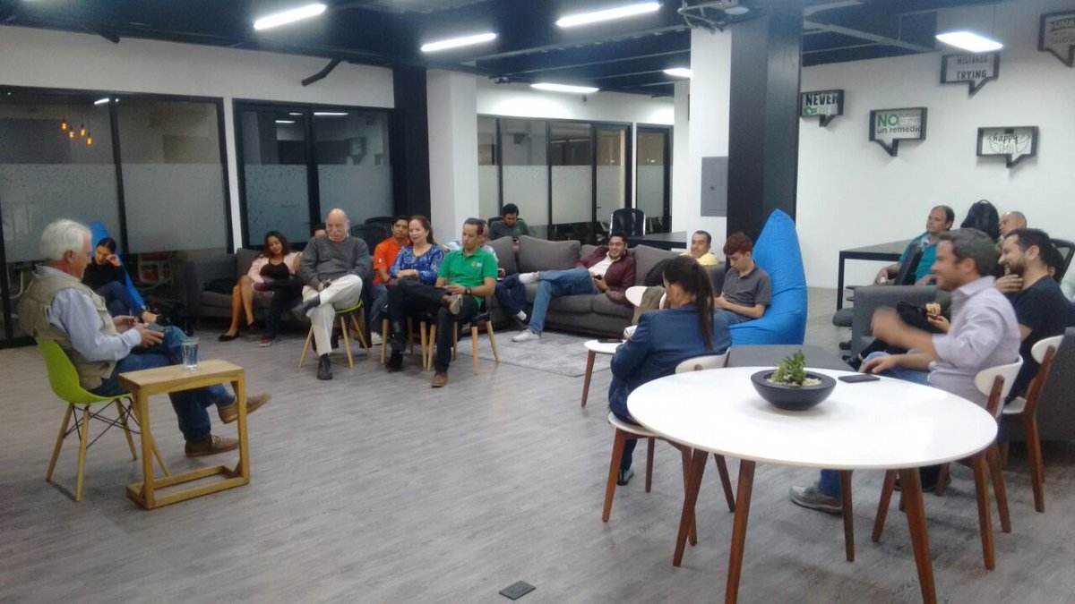 Salvador Mayorga, del Rancho el Mexicano, platica sobre #Permacultura y #GanaderíaRegenerativa, en donde el cultivo contribuye a la restauración del sistema natural y del ciclo de água y carbono.