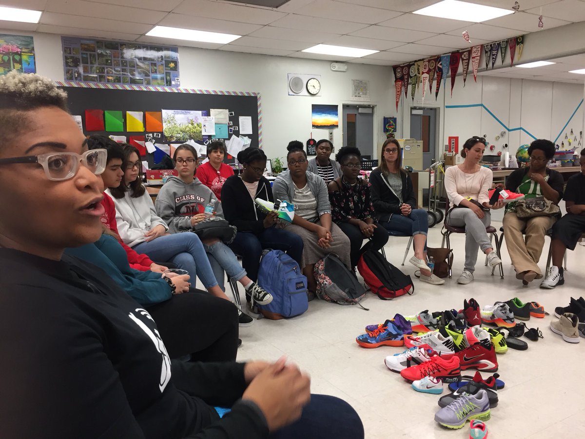 NHS_Magnet's tweet photo. Inspirational Shoe Talk by Nike designer Cheresse Thornhill on intersection of design, Science, Math, Art, & Psychology in creating shoes! Gratitude @shoetalksstudio for sharing your time & genius insights! #futureTedTalk @BrowardScience , @Hurricane_AP, @BCPS7, @SBBCBrinkworth https://t.co/vfBe5ZZou0