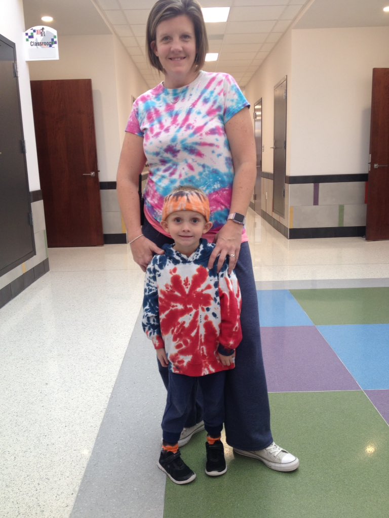 MsSlott's tweet photo. Rainbow/Tie-dye Day! #hallowellchat https://t.co/tsEgO0Fyfg
