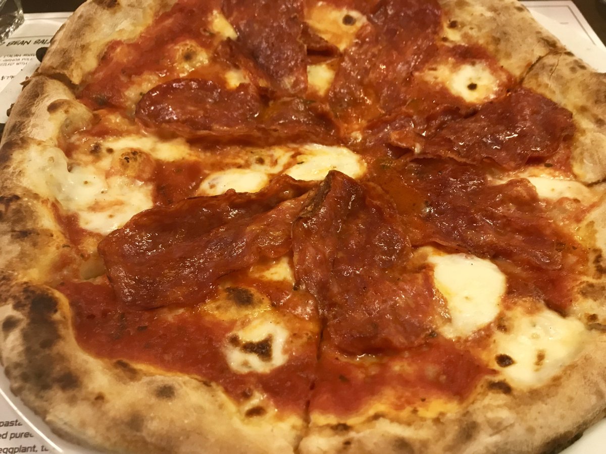 Tried the super new <a href="/850Degrees/">850Degrees🍕</a> on Bloor St W. Impressive focus on local &amp; natural meats &amp; cheeses!  Homemade pastas/sauces were okay, but their Napoletana-style pizzas are definitely the star here, at great prices (all under $16)!  7/10  <a href="/EatTweetReview/">Eat. Tweet. Review.</a>