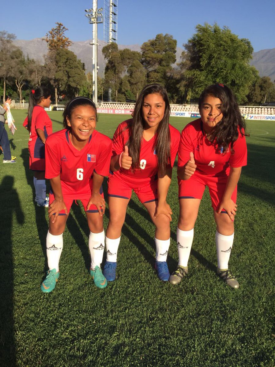 MindepTarapaca's tweet photo. Con gol de Yuliza Gutiérrez el Colegio Deportivo de #Iquique venció a Escuela Ramon Angel Jara de Los Muermos de #LosLagos en el cuadrangular final nacional del fútbol femenino sub16 de los #JDE2017 @MindepChile https://t.co/bqUiC7mVTT