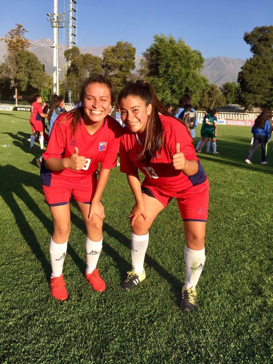 MindepTarapaca's tweet photo. Con gol de Yuliza Gutiérrez el Colegio Deportivo de #Iquique venció a Escuela Ramon Angel Jara de Los Muermos de #LosLagos en el cuadrangular final nacional del fútbol femenino sub16 de los #JDE2017 @MindepChile https://t.co/bqUiC7mVTT
