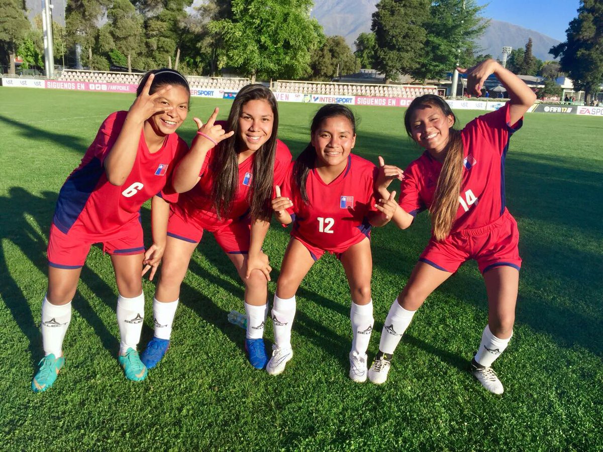 MindepTarapaca's tweet photo. Con gol de Yuliza Gutiérrez el Colegio Deportivo de #Iquique venció a Escuela Ramon Angel Jara de Los Muermos de #LosLagos en el cuadrangular final nacional del fútbol femenino sub16 de los #JDE2017 @MindepChile https://t.co/bqUiC7mVTT