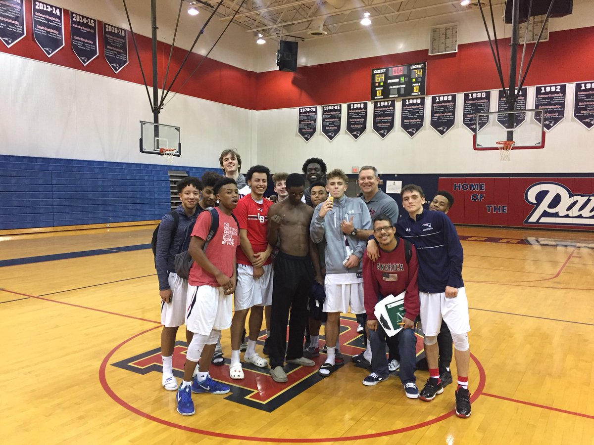 U_Sronaldcarter's tweet photo. Big 10 point over Deland! @Its_rayy_ had 21, @sparkyfabre11 16, @_Jward1 12, and Eli had 10. #LBHoops2-0 @LBHSAthletics @VarsityBuddy https://t.co/uUn1qVunBC