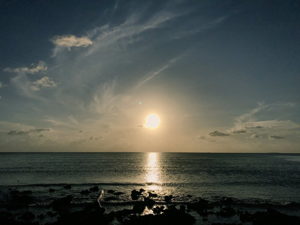 BakhodirAB's tweet photo. #Tuvalu in one tweet: Atolls on the frontlines of climate change, warm people, stunning sunsets and #fatele! https://t.co/E7oN6cfEXw