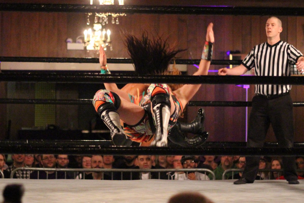 DAFALCON11's tweet photo. Fire & Nice @ImChelseaGreen @RealBrittBaker v @hiroyomatsumoto and @aoi_kizuki #SHIMMER99 @SHIMMERwomen https://t.co/uK92dpHI2K