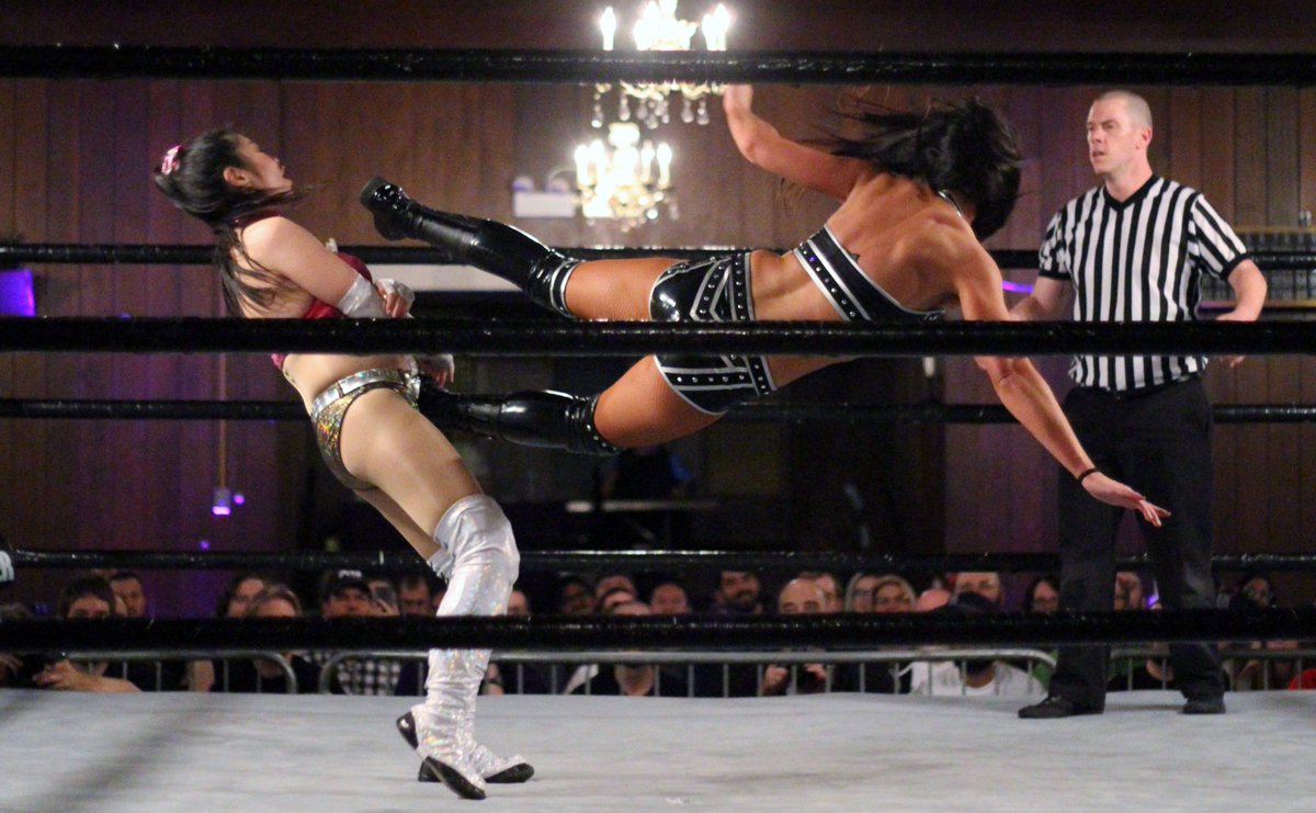 DAFALCON11's tweet photo. Fire & Nice @ImChelseaGreen @RealBrittBaker v @hiroyomatsumoto and @aoi_kizuki #SHIMMER99 @SHIMMERwomen https://t.co/uK92dpHI2K