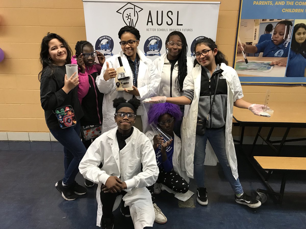 alissabberg's tweet photo. Congrats @KIMallory and @MortonSchool1 on a hugely successful Family STEM Night @AUSLChicago #BoeingInspires #auslSTEM #cpsSTEM https://t.co/h61HxX7PbA