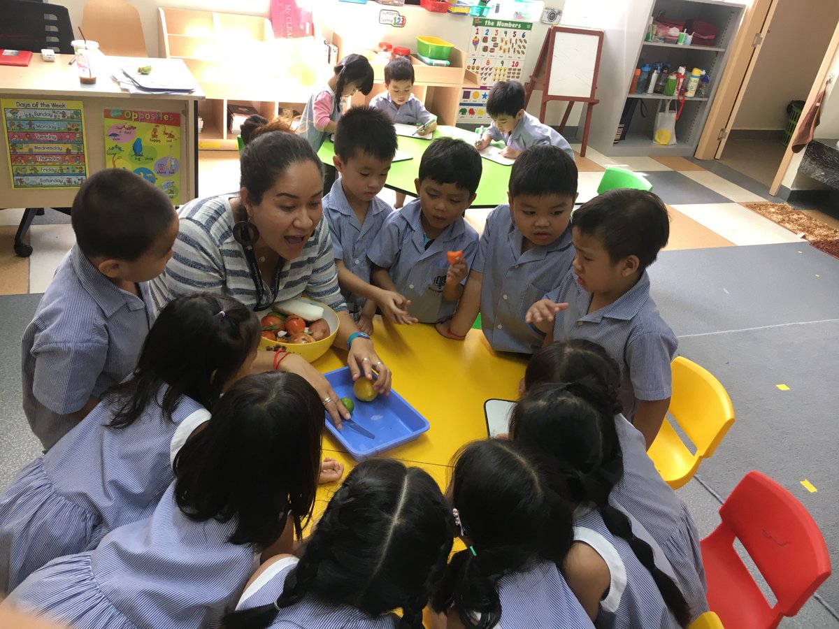 SISC_Official's tweet photo. K2 are  exploring The Enormous Turnip and Three Billy Goats Gruff through #roleplaying and #storytelling #IEYC @The_IEYC https://t.co/62kadmqgCJ
