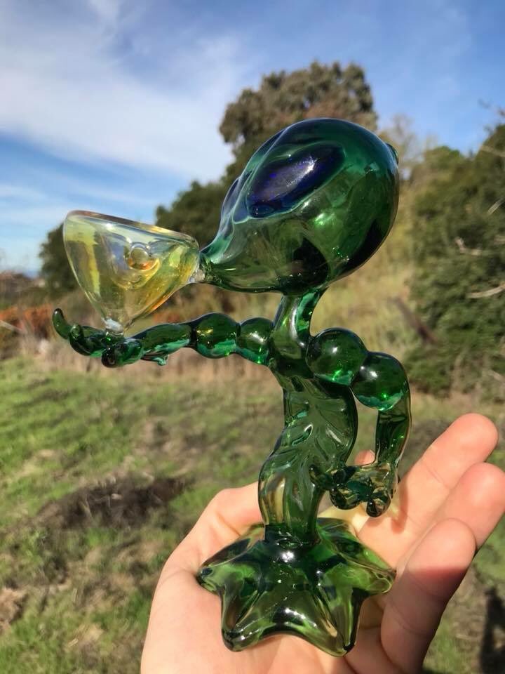 WeedLoversDaily's tweet photo. This is too fucking lit #weed #pipe #glass https://t.co/kXYZ6MGPQc