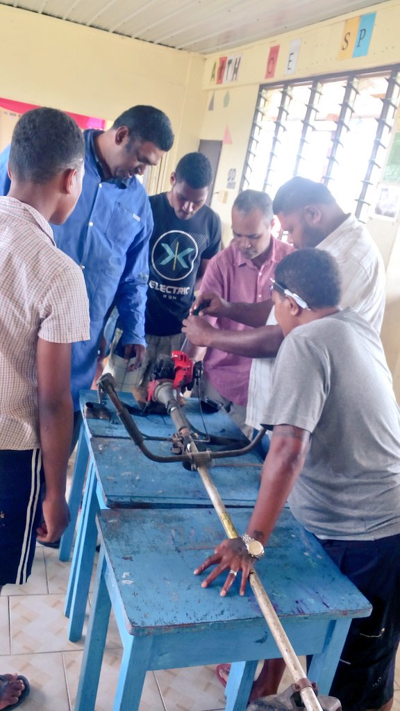 baleivuya_mojie's tweet photo. 6more days 2go until graduation 4rm 45enrolled we r now down to 35 students Thanks to the Ministry of Youth for a new hope 2 drop-outs kids https://t.co/zaAFK3B9w3