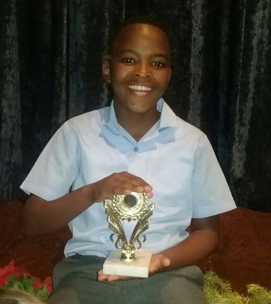 TkayEdmund's tweet photo. #preciousmoment
#MeredalePrimarySchoolSportsawards
#SoccerPlayeroftheyear 
#MVP2017 
Thank you Son https://t.co/mTt2cM0Cpf