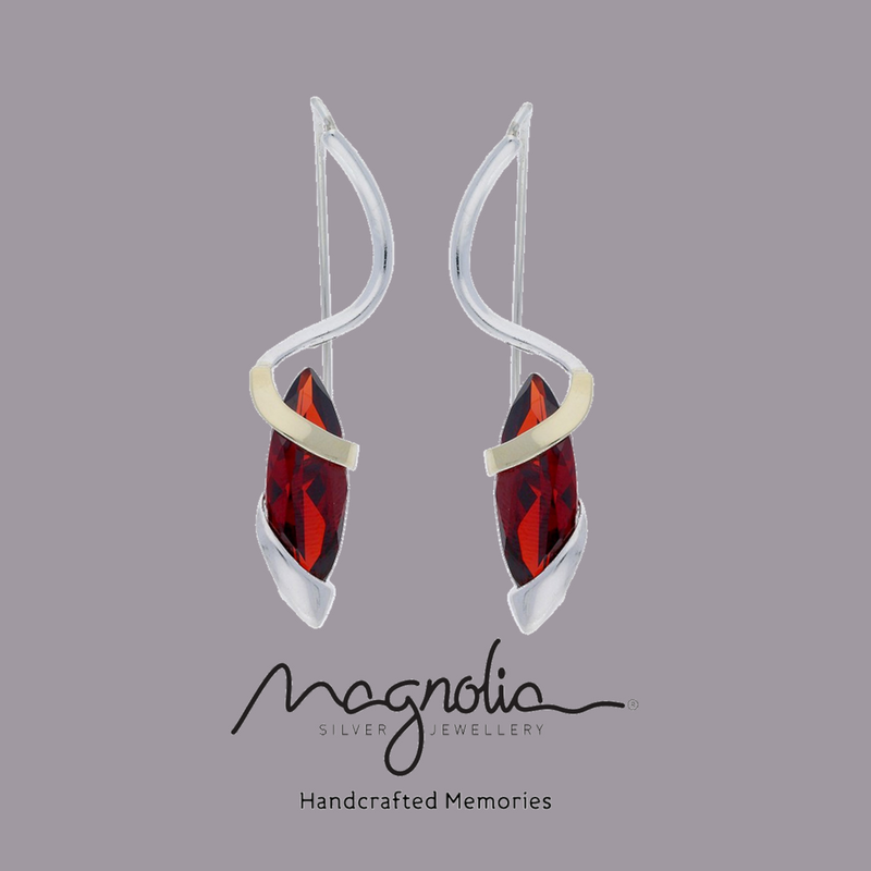 Magnolia_Silver's tweet photo. Red Zirconia wrapped in ribbons of sterling silver and 9K solid gold. The perfect compliment to any outfit for day or night
#handcraftedjewellery #silverjewellery #jewelry #handmadejewellery #jewellerydesign #finejewellery #instajewellery #fashionjewellery #jewellerydesigner https://t.co/8HhOGIkhpx