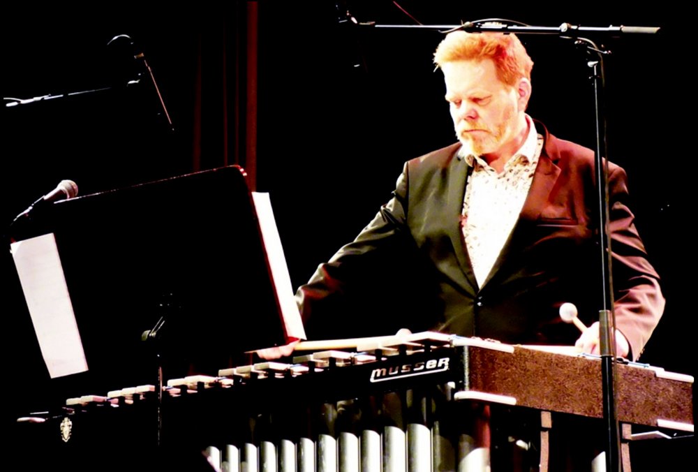 jazzrytmit_fi's tweet photo. UMO ja Severi Pyysalo Lounaskonsertissa. @UMOJazz @Savoyteatteri #SeveriPyysalo https://t.co/ASNRWWvg6J https://t.co/xn7GEBI79O