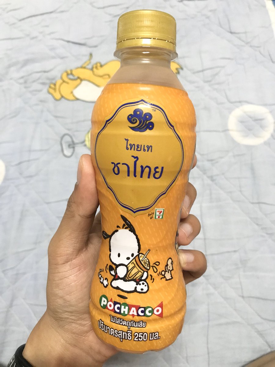 IPrangSiri's tweet photo. อยากกินอเมซอนแต่ขี้เกียจออกไปเลยแวะ7-11 ชาเขียวคือดีล์ 15บาท อร่อยนะ แต่พอใส่น้ำแข็งเลยจืดนิดนึง5555 #รีวิวเซเว่น https://t.co/TTREGpIaQd