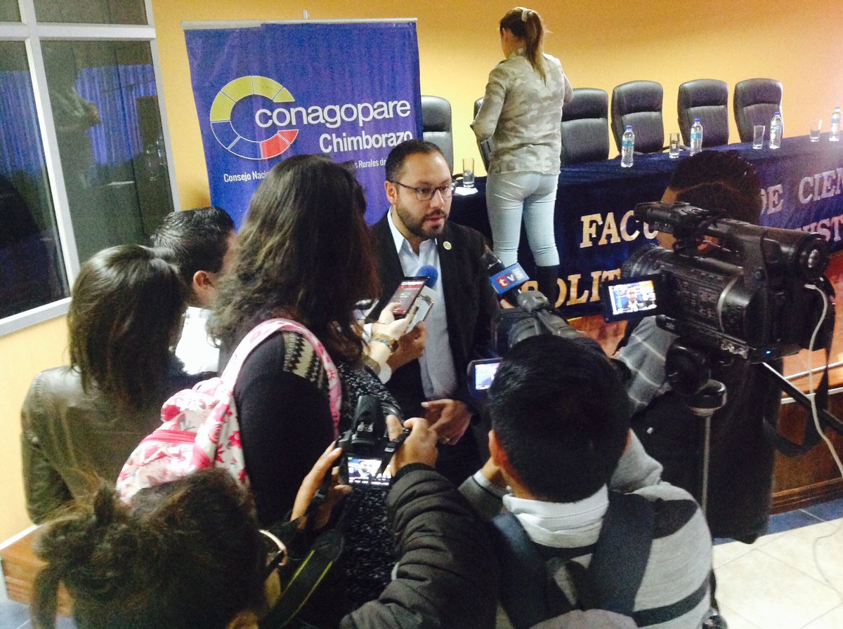 marthegarza's tweet photo. Carreras de la Facultad de Ciencias Políticas @Unach_ec socializaron actividades de #Vinculacion que se llevarán a cabo este semestre en Juntas Parroquiales asociadas a @ConagopareChimb Participan 30 estudiantes de #ComunicacionSocial @e_unach @Elizabeth140571 @ecpatosanchez https://t.co/CeuwRcny8c