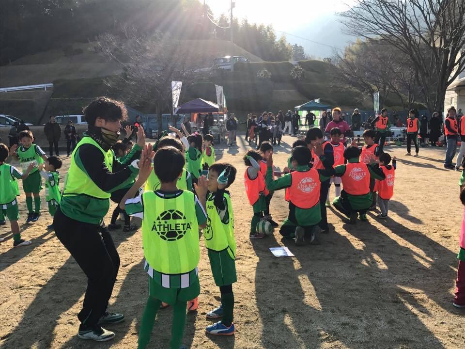 おこしやす京都acサポ ファン感謝祭であるamifes17が今年も開催されます 昨年は選手達による催し 演劇 や選手とサポーターの合同チームによるフットサル大会など 盛り沢山の内容でした いつも応援している選手達と交流できるチャンス ぜひご参加 おこしやす京都acサポ ファン感謝祭であるamifes17が今年も開催されます 昨年は選手達による催し 演劇 や選手とサポーターの合同チームによるフットサル大会など 盛り沢山の内容でした いつも応援している選手達と交流できるチャンス ぜひご参加