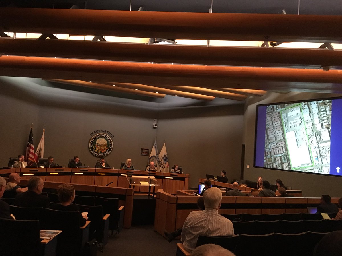 HousingOC's tweet photo. 500+ more roofs coming to #Anaheim! Congratulations to @wharchitects, @KimleyHorn, @ArchOrange, @FuscoeFCT, and developer #Shopoff on the unanimous approval of the South Street Project by the Planning Commission! Thanks for your efforts to #BuildMoreHousing in OC! https://t.co/yYZFrkn3dV