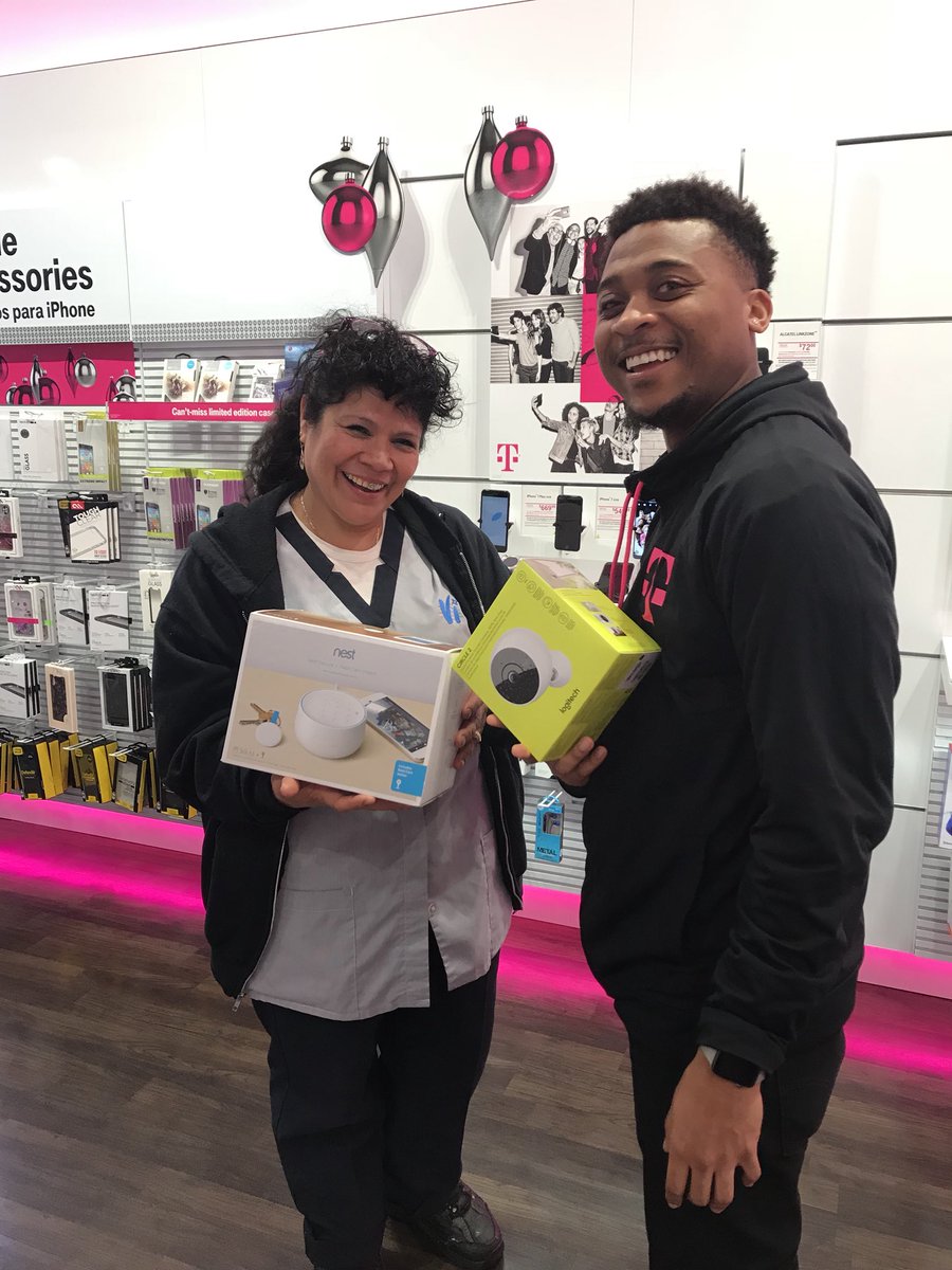 Aliebee95's tweet photo. Marshaun getting his customer a smart home upgrade ! Best camera for indoors and circle two for outdoors! #SiliconValley #MagentaEveryday #MountainViewMagic https://t.co/Uts3NZxGvX