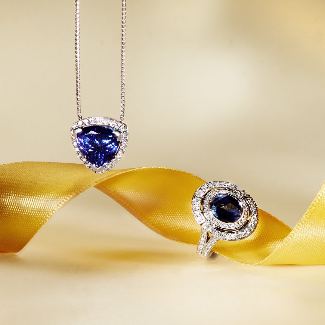 For those seeking the perfect piece for the holiday season, read our latest blog to discover our favourite pieces for making a sophisticated statement. 💙 bit.ly/2ztZKzQ