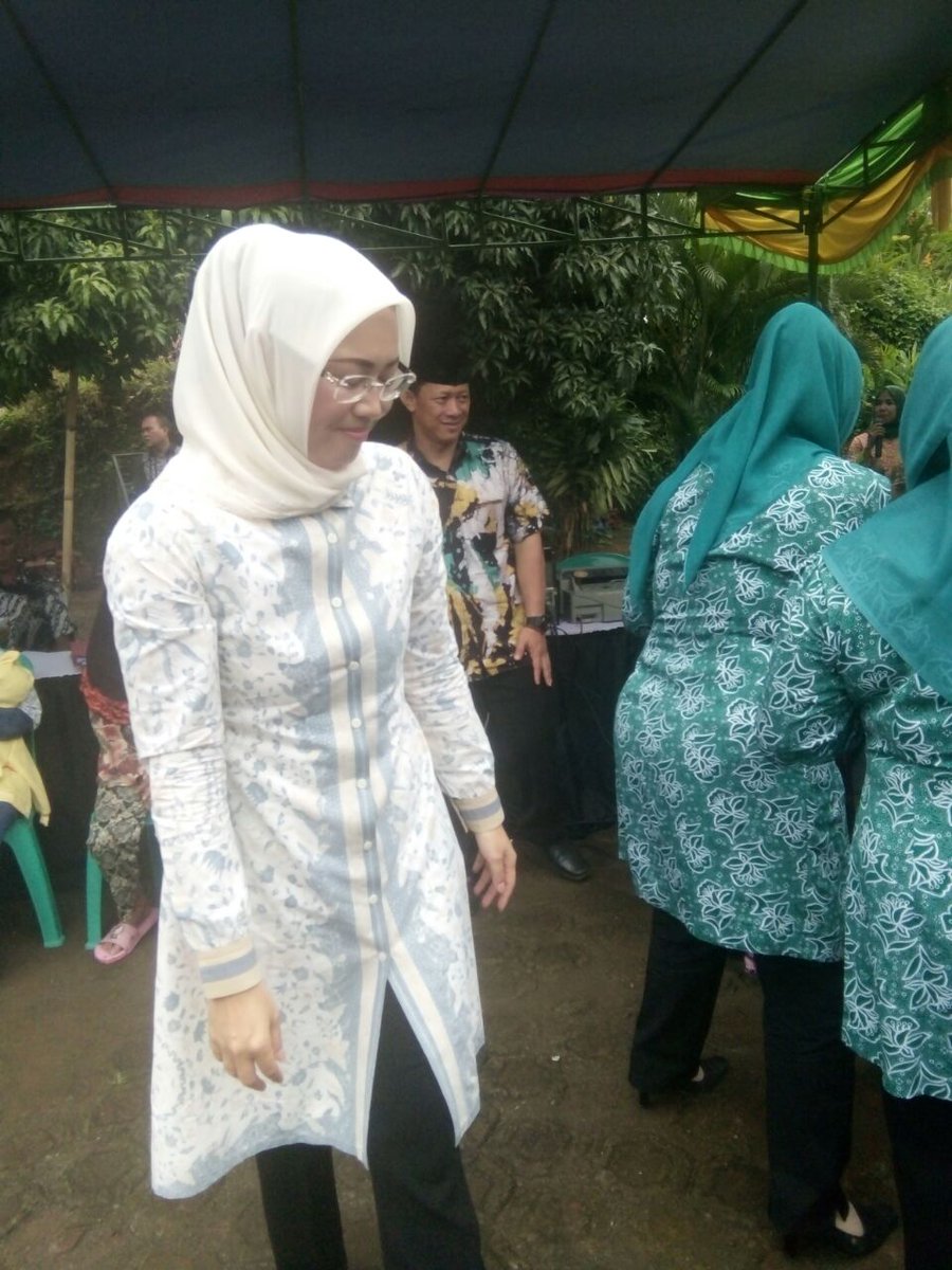 kecpurwakarta1's tweet photo. Pelayanan terpadu di Lemburkuring .perum pondok jaya indah kel.Munjul jaya kec.pwk kamis 30/11/2017 @DediMulyadi71 @juddy_damkar @Kaharti_PWK @BKPSDM_PWK https://t.co/wKGCZbMLfv