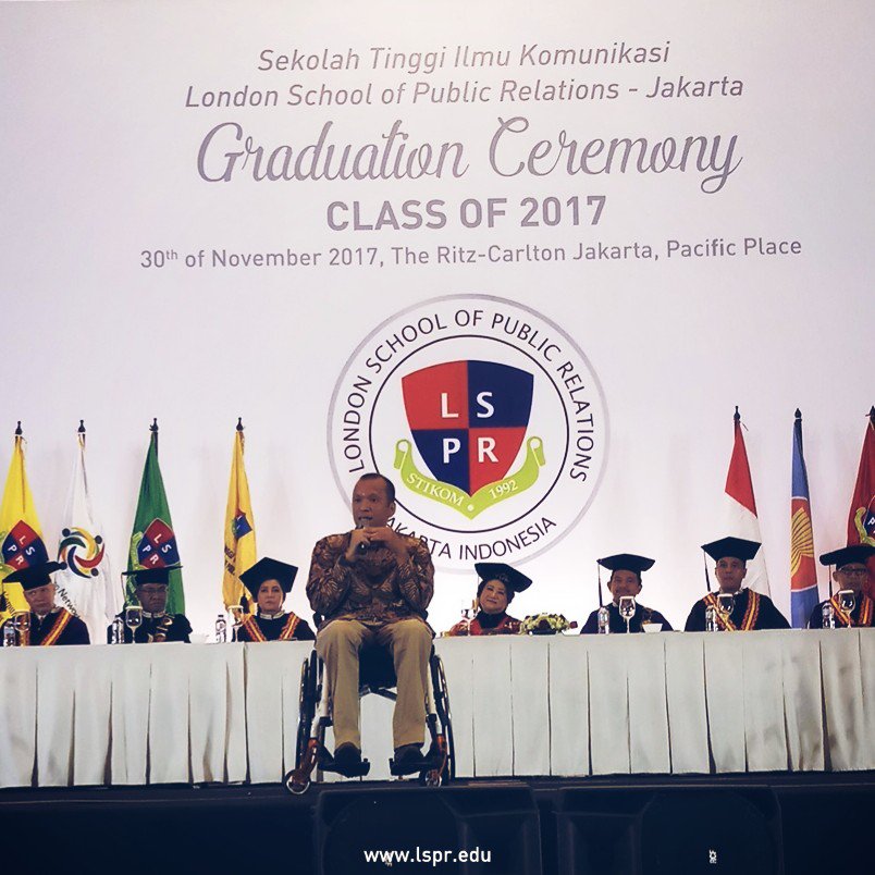 lspr_official's tweet photo. Handry Satriago, CEO General Electric Indonesia #LSPRGraduation2017 https://t.co/4IiMDdrNR0