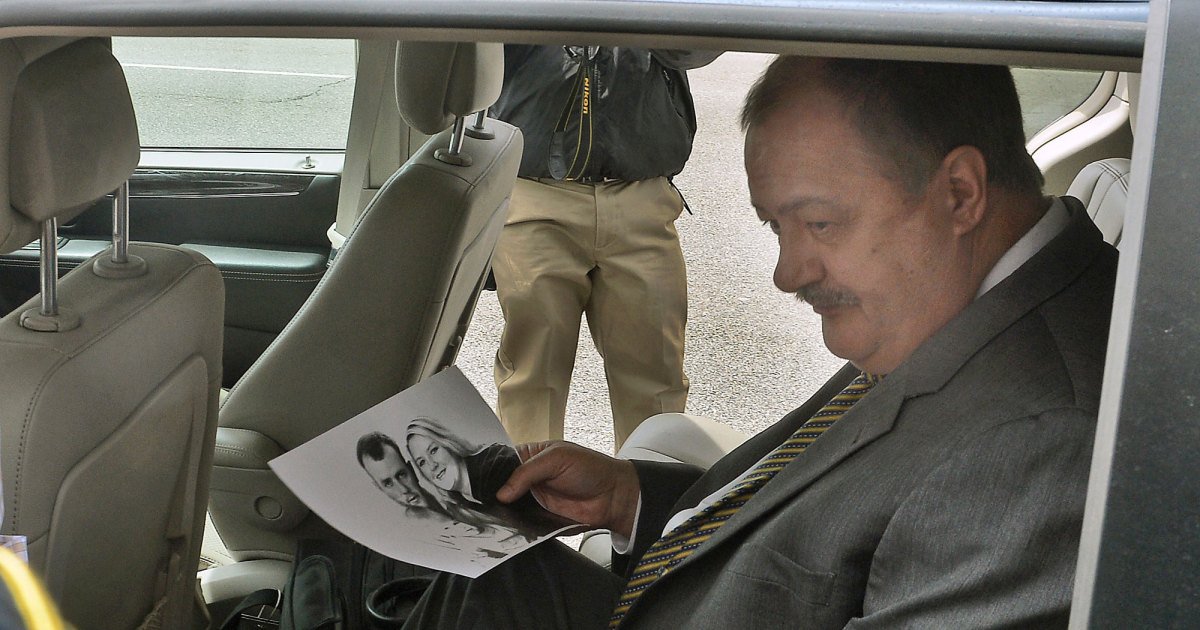 MotherJones's tweet photo. Criminal coal baron from West Virginia wants to go straight from federal prison to the US Senate https://t.co/LVAcpUQty5 https://t.co/sndjJ895Po
