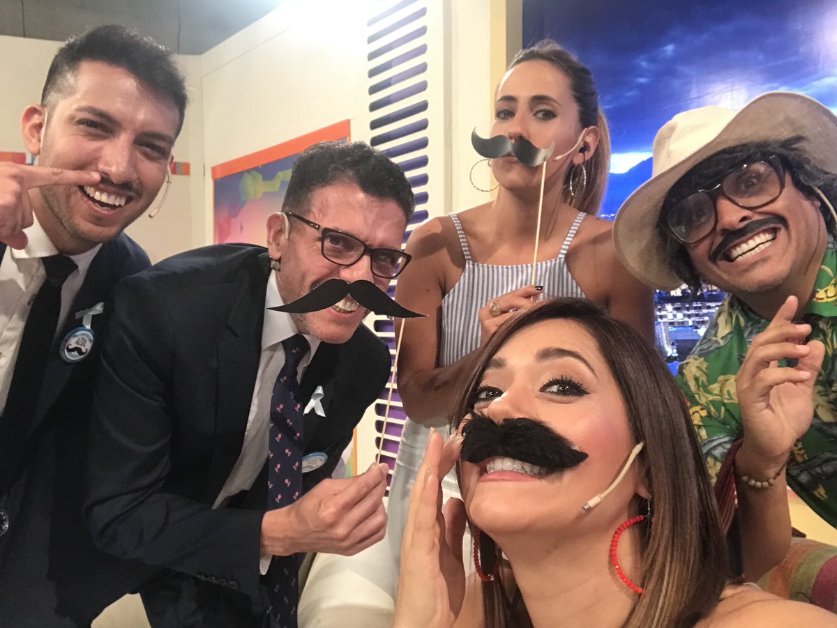 Todos nos sumamos a #NoviembreAzulyconBigotes en Tardes Compartidas con <a href="/Uroclinica/">UROCLINICA</a>  y el profesor Acaro