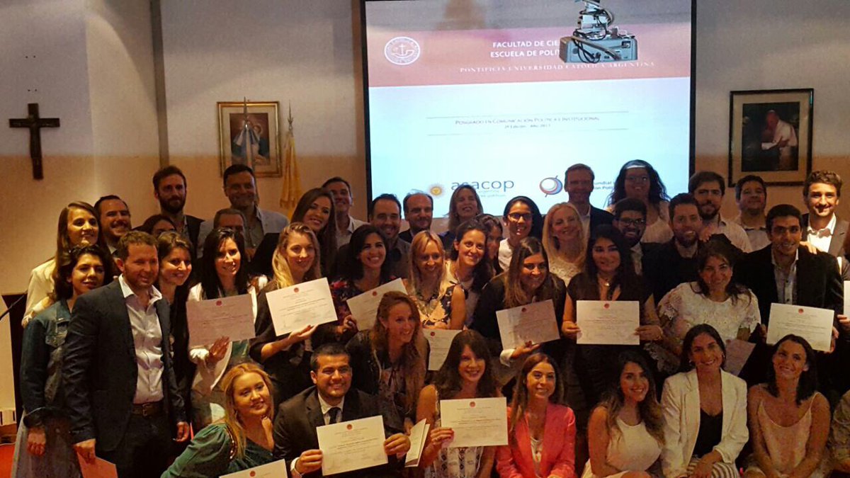 Muchos días llegando a casa a media noche. Muchas cenas de delivery o recalentado. Gracias <a href="/004Mateo/">La locomotora del sabor ⭐⭐⭐</a> por el apoyo. Gracias <a href="/marijongu/">marijó pérez insúa</a> y <a href="/Manulinari/">Manu Linari</a> por estar siempre. Gracias <a href="/soyPPP/">pablo pérez paladino</a> por esta experiencia. Y gracias <a href="/VaneFerrazzuolo/">Vanesa Ferrazzuolo</a> por insistirme.