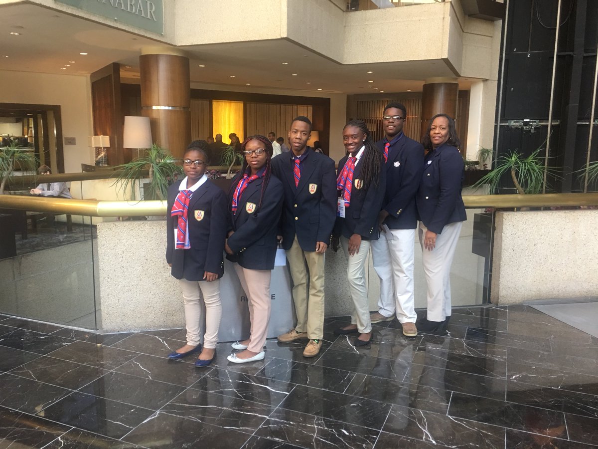 DHSiAcademy's tweet photo. Ms. Baker and a few JAG students touring Howard University today! https://t.co/b119p83nUW