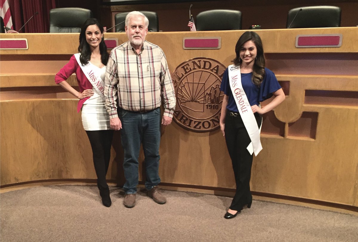 MissNorthPhxAZ's tweet photo. Tonight, @missglendaleaz and I met Glendale Mayor, Jerry Weiers as the @hcparade committee shared the plan for the fifth Hometown Christmas Parade! Stay tuned for more information ππ
πΌπ
#truestarparade #cityofglendale #missaz2018 #missnorthphoenix #missnorthphoenix2018 https://t.co/CHDsQBAJr3