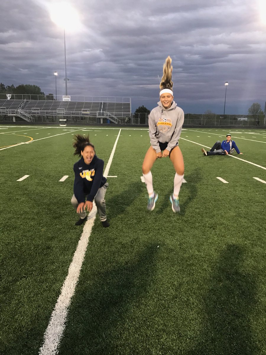 GwenAndersen's tweet photo. HBD mal!! Ur growing up so fast #notreally #sophWhore 😍😍😍 https://t.co/FwccyPRi8H