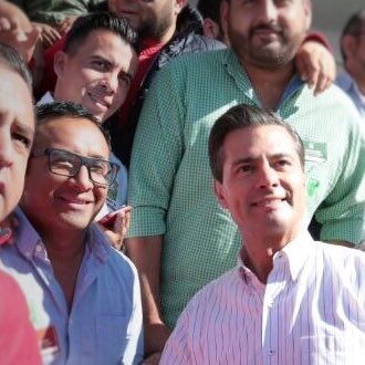 SoyRomas's tweet photo. Con un gran amigo y a un lado el Presidente de la República hace rato San Pedro, #Coahuila. https://t.co/nlWHkFFi9Q
