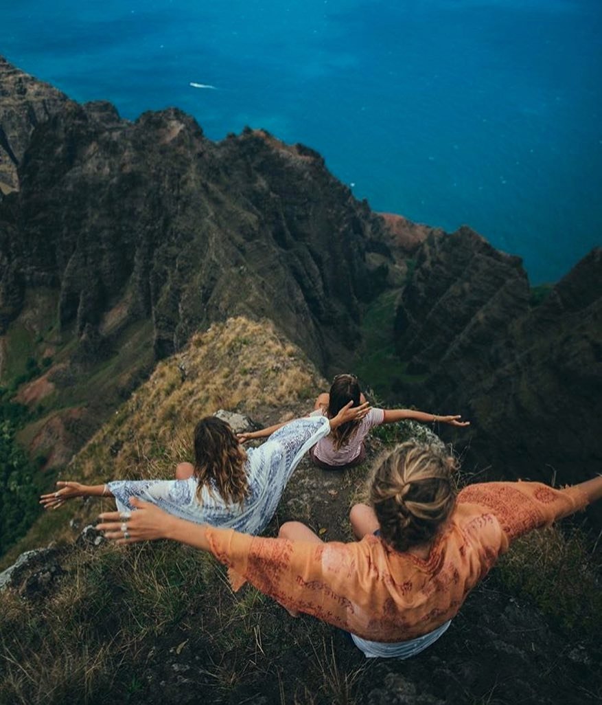 Roam to create 🌻🌻 Tag your travel besties 👭 Photo by #WHIHeart #friendshipgoals #travelbesties •