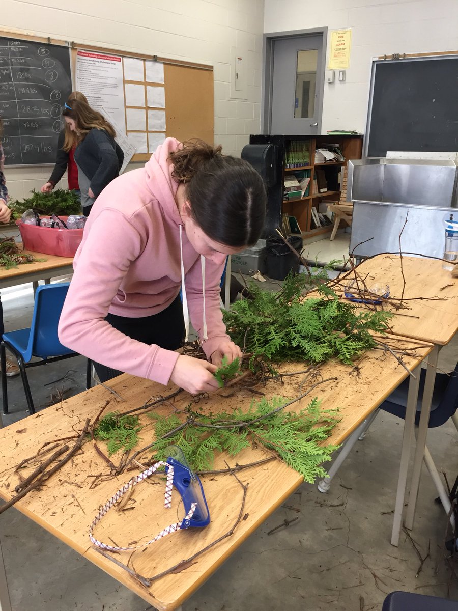 CCI_Environment's tweet photo. CCI’s environmental club got into the Christmas spirit during wolf Wednesday today! Our all natural wreaths turned out beautiful &amp; were made w/out any factory pollution! Please remember to be mindful of your environmental footprint this holiday season #cciwolfwednesday @CCIwolves https://t.co/Voa8tfbJNp
