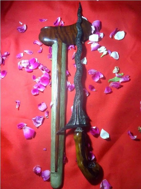 HumorHoror's tweet image. Misteri Keris Kutukan
ramesan.com/2017/11/mister…