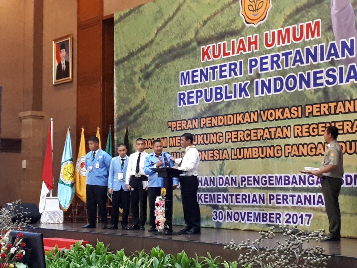 badansdm's tweet photo. Mentan: Generasi Muda Pertanian tdk ckp hanya pintar tapi juga harus CERDAS. Ciptakan inovasi pertanian menuju lumbung pangan dunia 2045. Semangaat  💪@kementan
#kuliahumumMentan
#PWMP https://t.co/PdYiM7enXY