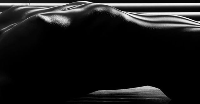 vanarts's tweet photo. @picture_life_perfect 
@vanartsphoto 
.
.
#blinds #bodylandscape #nude #photography #nudephotoshoot #photographer #blackandwhite #form #madeatvanarts #Vancouver https://t.co/WVQIAXCclu