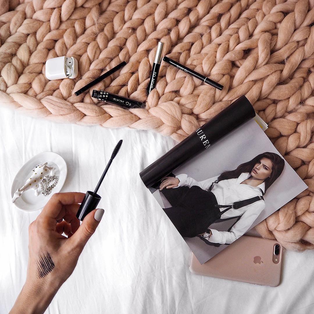 Keep those #EyesOnPoint with #SkinO2. Easy to apply and so you're always #CameraReady!