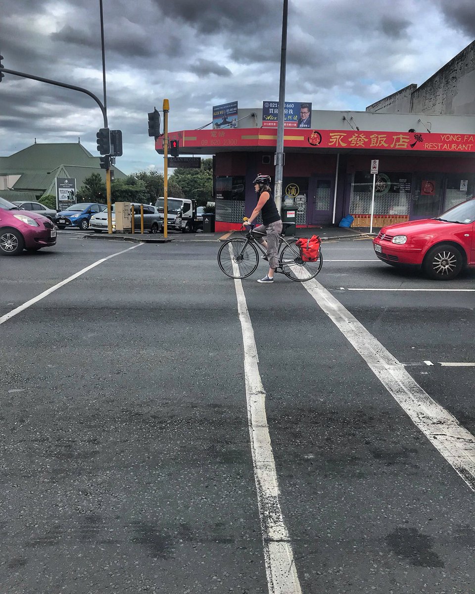 AucklandNewsNow's tweet photo. Brave woman https://t.co/FrfyrgeyqZ