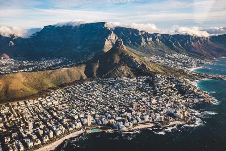 AllisonFoat's tweet photo. Loving these aerial shots taken by Devin Paisley of @lovecapetown 🙌🏻 https://t.co/I3irJIxw1Q