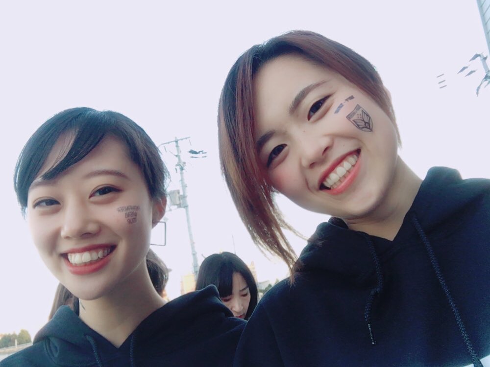 mmm_theden's tweet photo. 2017.11.27 
初ライブハウス！！
モニターないほど近くにBUMPのみんなが！
最高やた〜😂
ふみちゃん一緒に行ってくれてありがとでした🤘🏻楽しかった！
#PF_OSZ https://t.co/KJd604rvVm