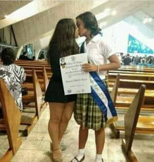 UberSV's tweet photo. Tu y yo así en mi graduación, no se, piénsalo! #lol https://t.co/4NwCxmbjRg
